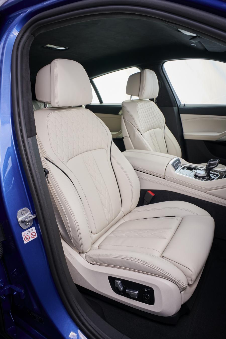 Интерьер BMW X6 M50i (G06) 2019 года  (WW) (фото 145 из 180)